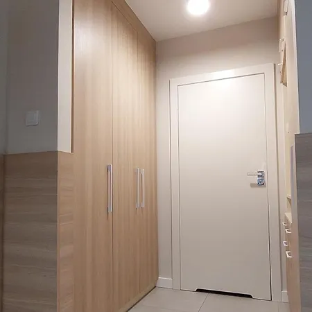 アパート Zachodni レバル